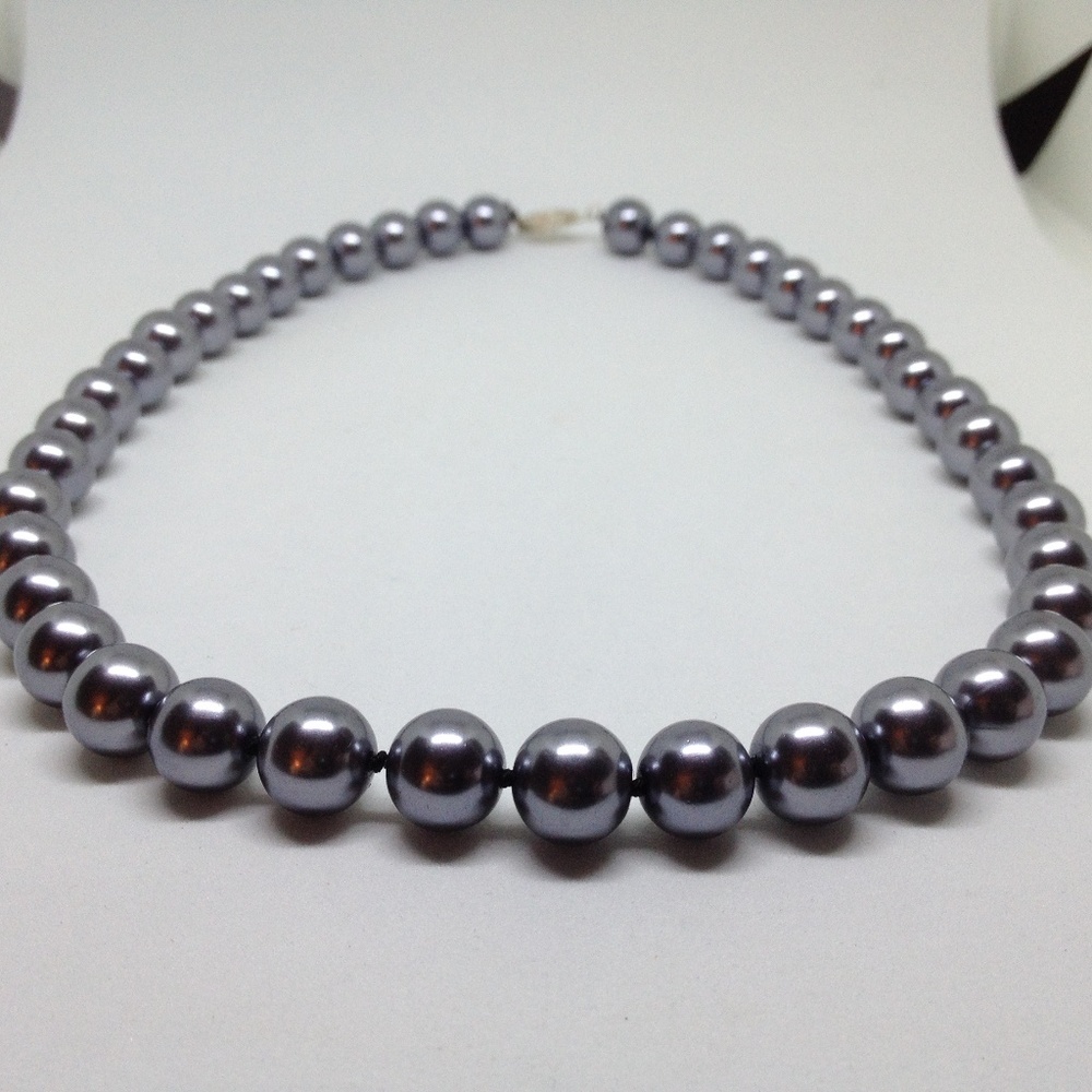 quality imitation pearl necklace w/silver closure